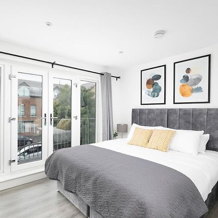 Skyvillion - London Enfield Chase Apartments With Parking & Wifi Luaran gambar