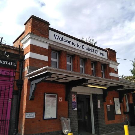 Skyvillion - London Enfield Chase Apartments With Parking & Wifi Luaran gambar
