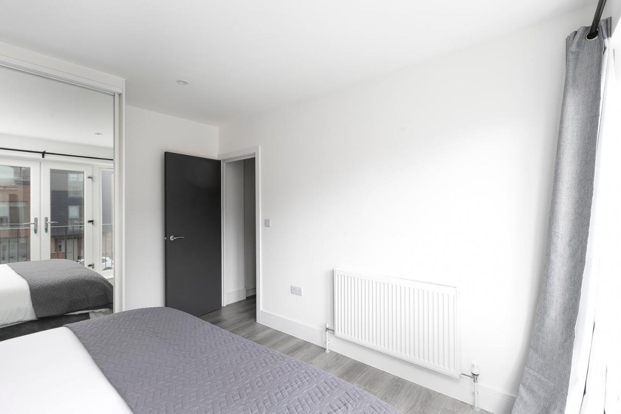 Skyvillion - London Enfield Chase Apartments With Parking & Wifi Luaran gambar