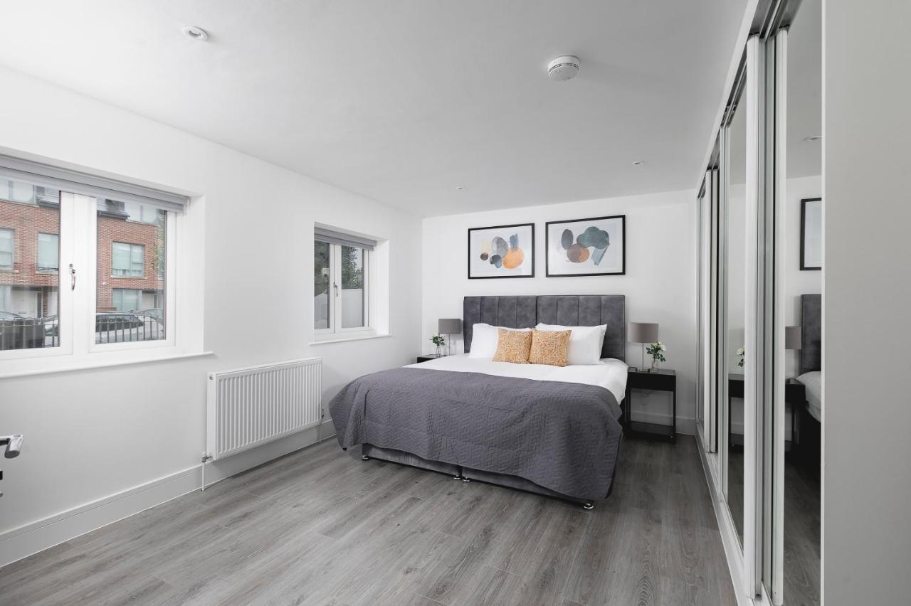 Skyvillion - London Enfield Chase Apartments With Parking & Wifi Luaran gambar
