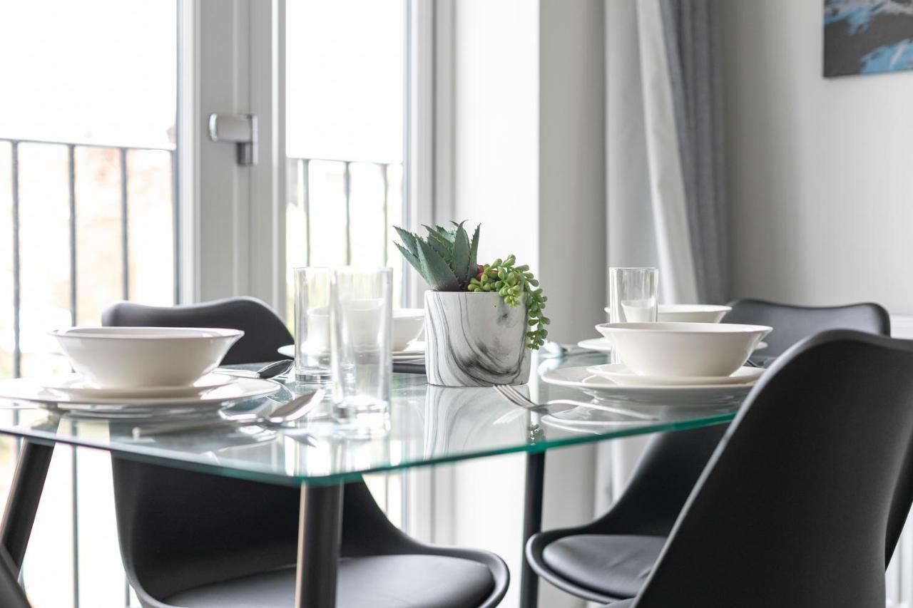 Skyvillion - London Enfield Chase Apartments With Parking & Wifi Luaran gambar