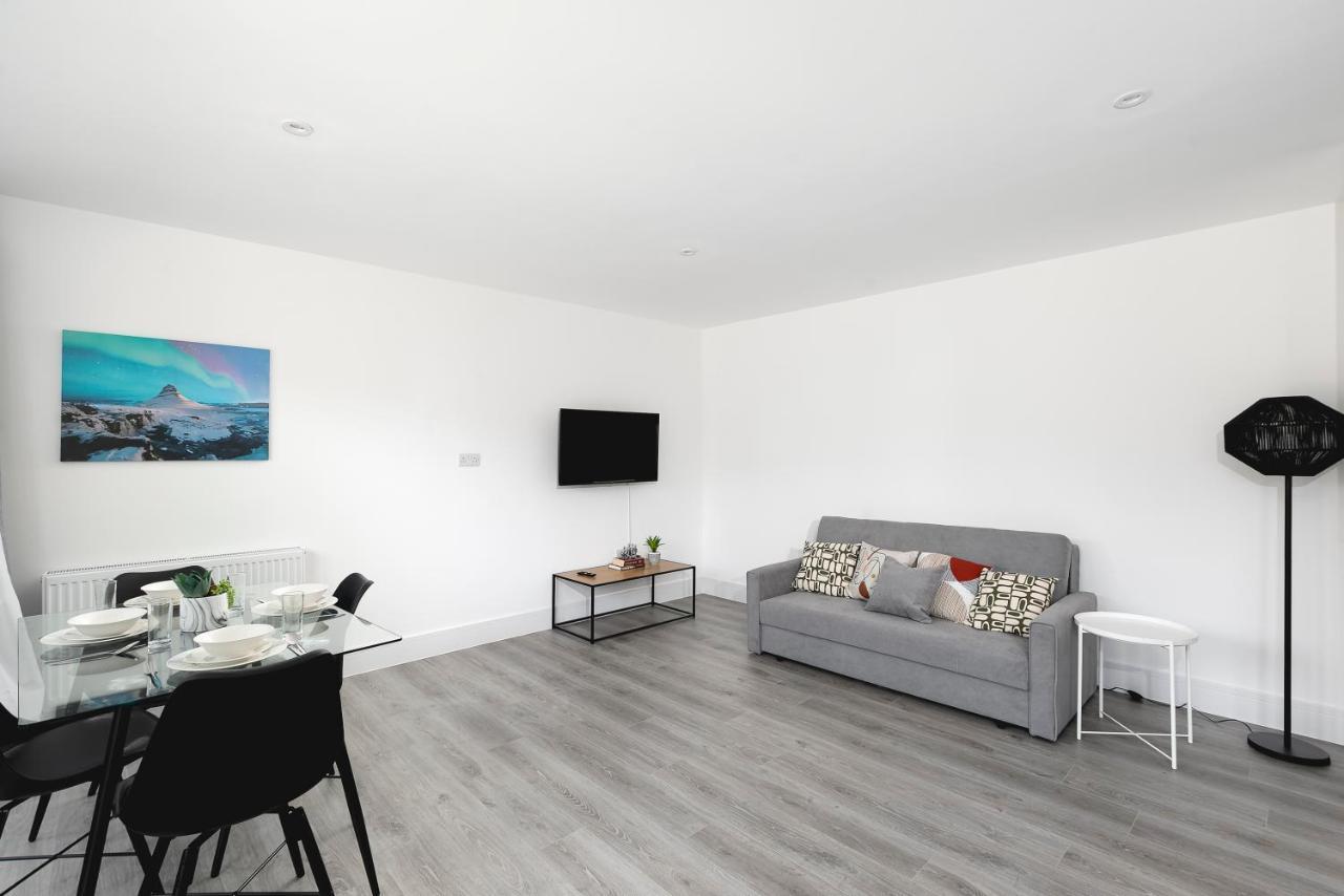 Skyvillion - London Enfield Chase Apartments With Parking & Wifi Luaran gambar