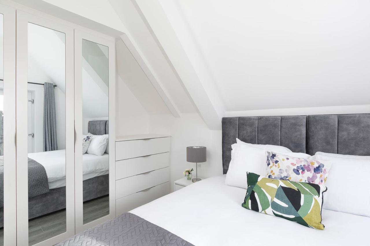 Skyvillion - London Enfield Chase Apartments With Parking & Wifi Luaran gambar