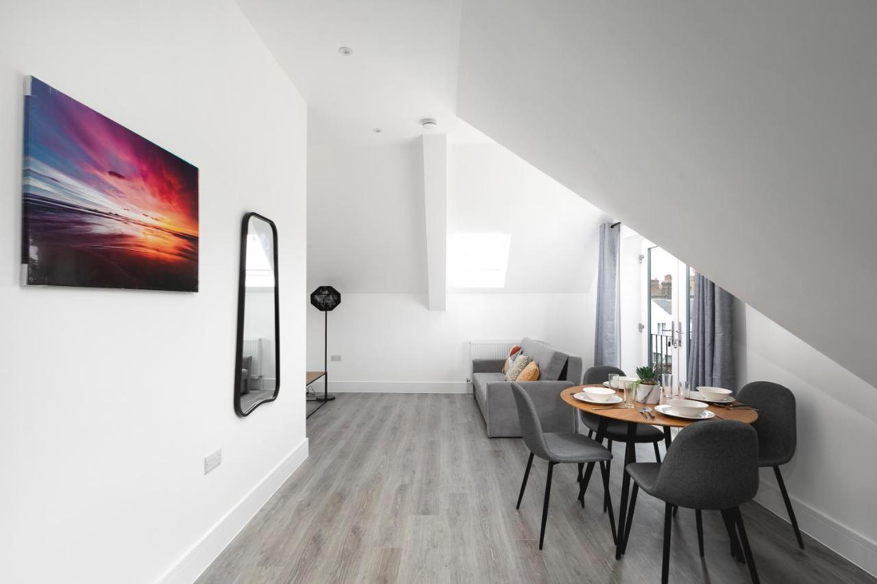 Skyvillion - London Enfield Chase Apartments With Parking & Wifi Luaran gambar