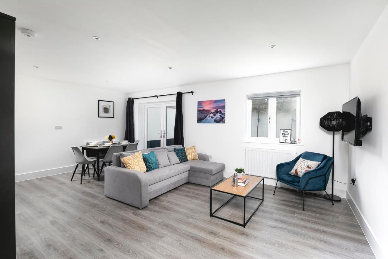 Skyvillion - London Enfield Chase Apartments With Parking & Wifi Luaran gambar