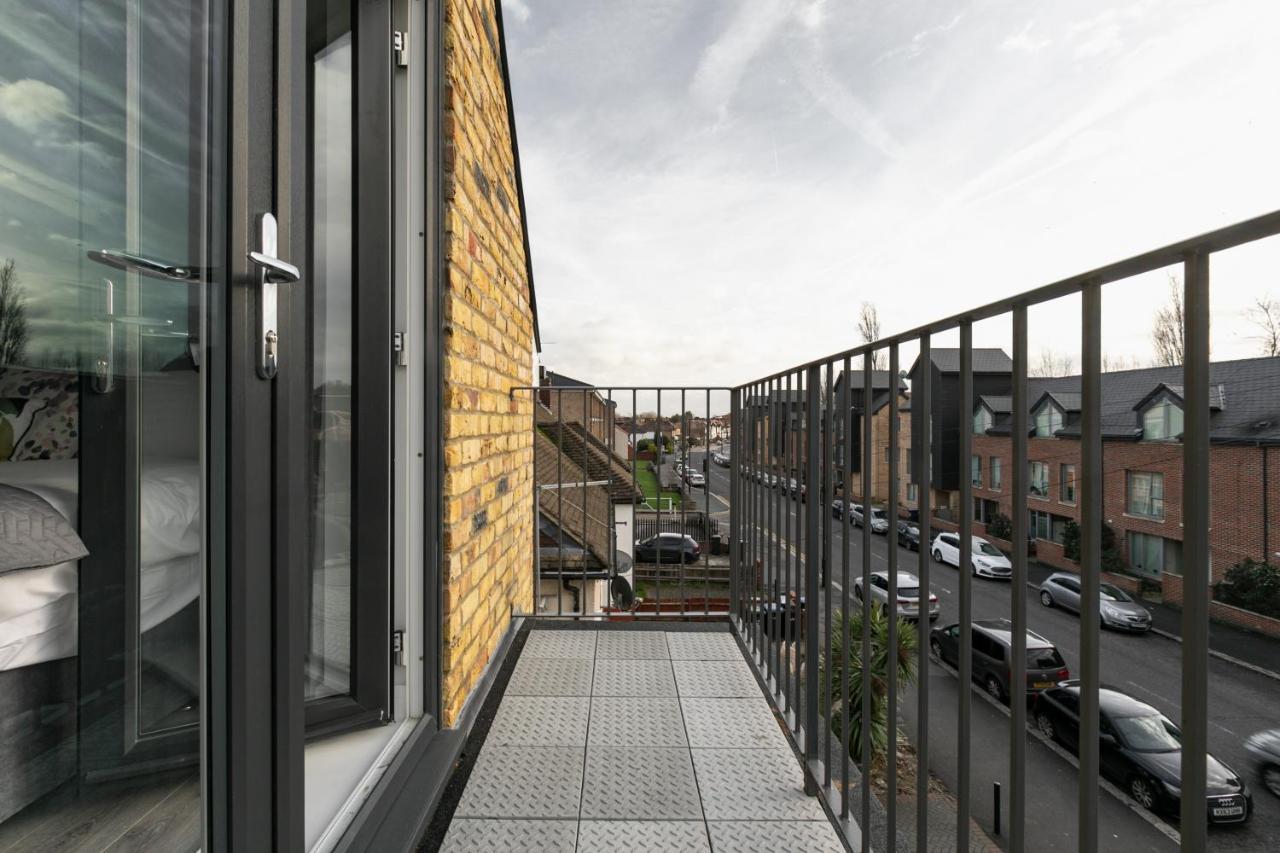 Skyvillion - London Enfield Chase Apartments With Parking & Wifi Luaran gambar
