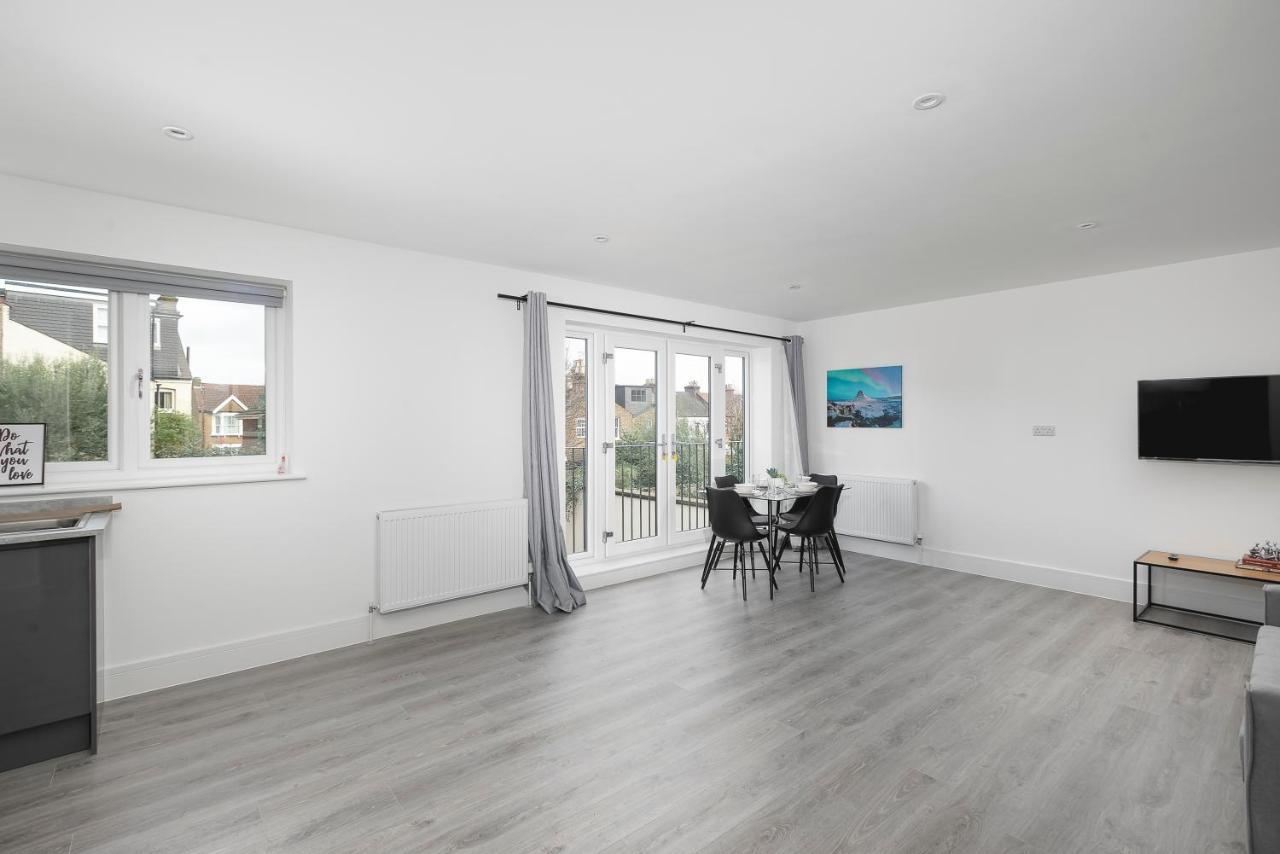 Skyvillion - London Enfield Chase Apartments With Parking & Wifi Luaran gambar