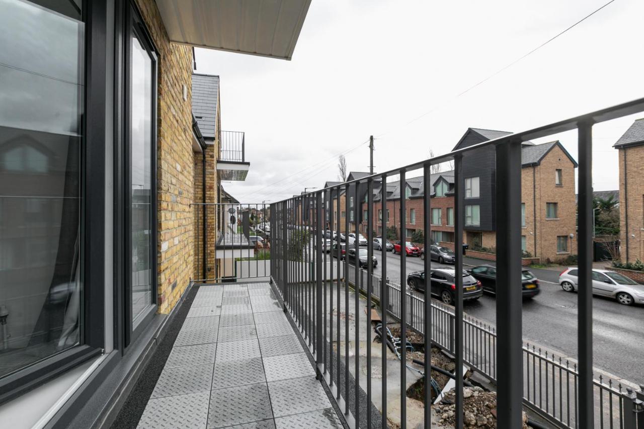 Skyvillion - London Enfield Chase Apartments With Parking & Wifi Luaran gambar