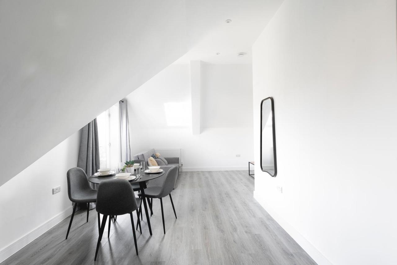 Skyvillion - London Enfield Chase Apartments With Parking & Wifi Luaran gambar