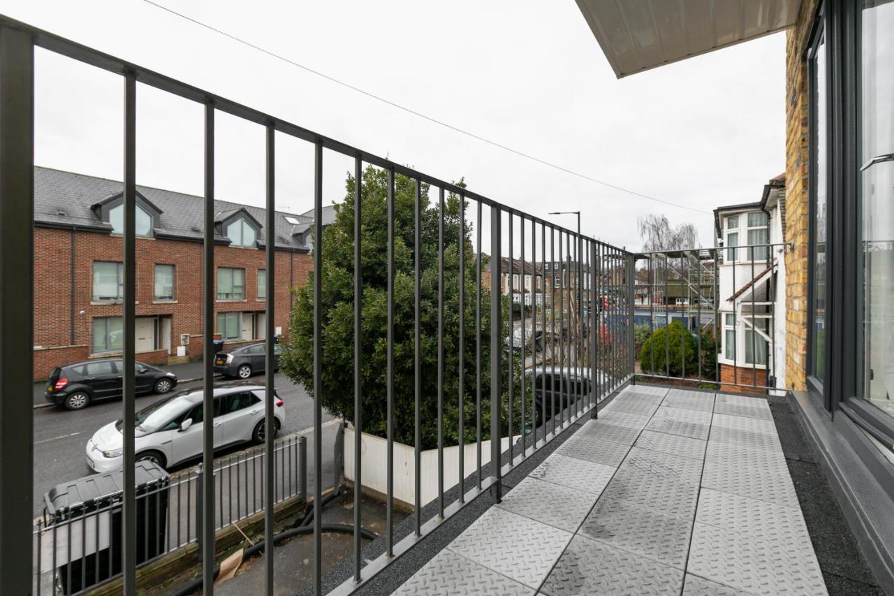 Skyvillion - London Enfield Chase Apartments With Parking & Wifi Luaran gambar