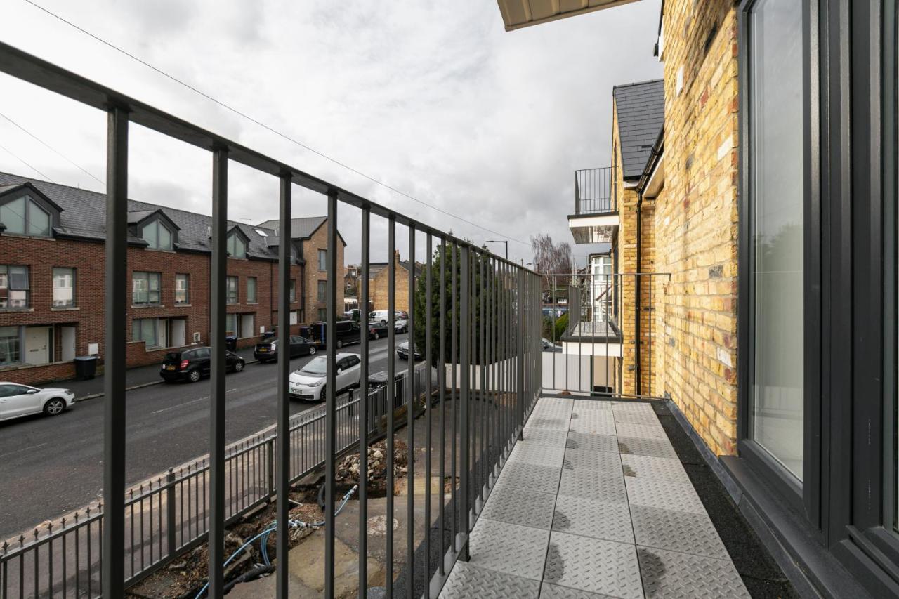Skyvillion - London Enfield Chase Apartments With Parking & Wifi Luaran gambar