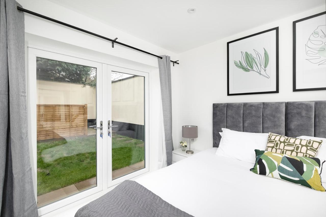 Skyvillion - London Enfield Chase Apartments With Parking & Wifi Luaran gambar
