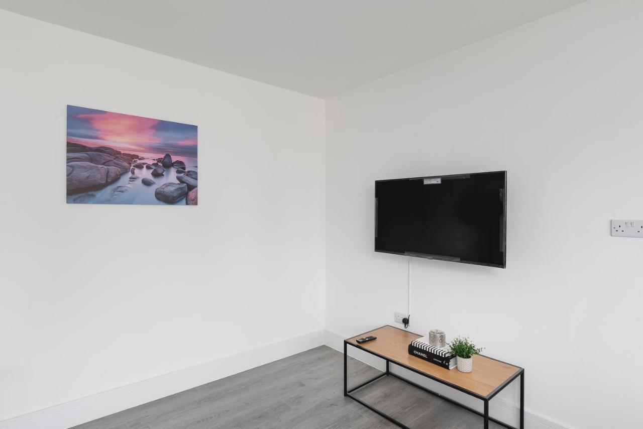 Skyvillion - London Enfield Chase Apartments With Parking & Wifi Luaran gambar