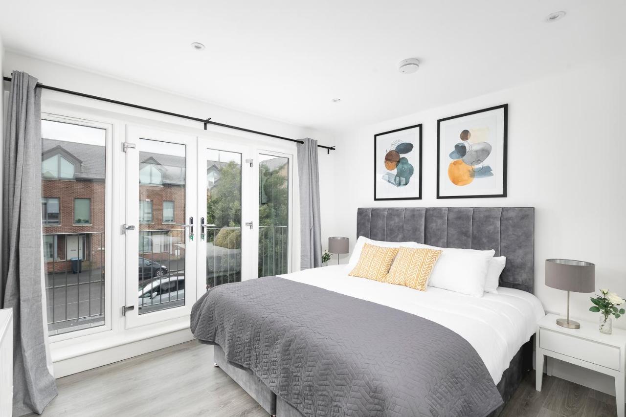 Skyvillion - London Enfield Chase Apartments With Parking & Wifi Luaran gambar