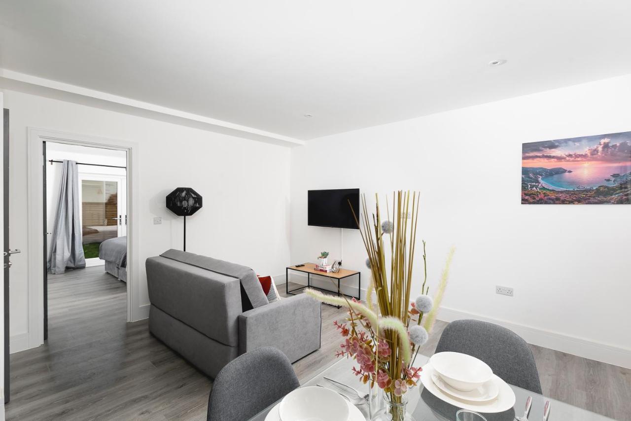 Skyvillion - London Enfield Chase Apartments With Parking & Wifi Luaran gambar