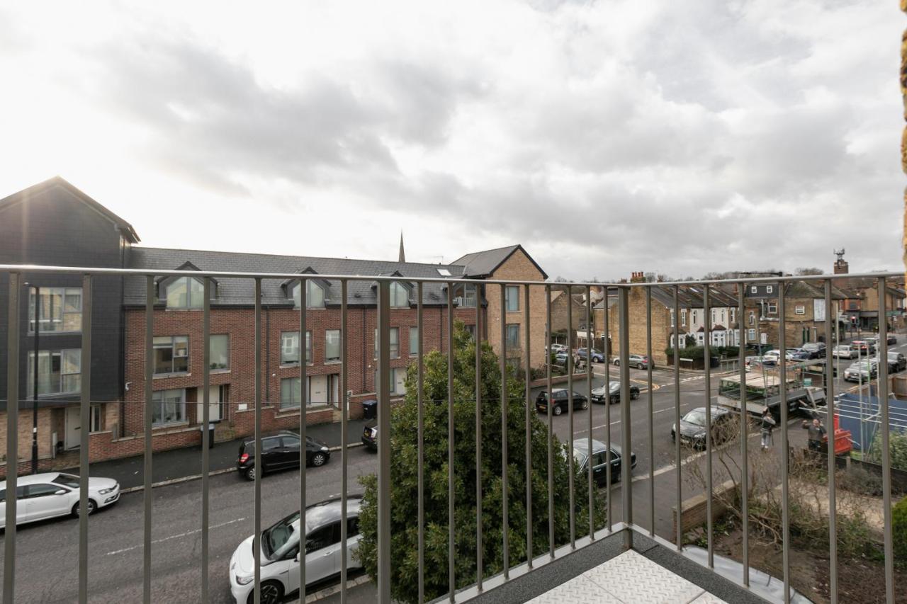 Skyvillion - London Enfield Chase Apartments With Parking & Wifi Luaran gambar