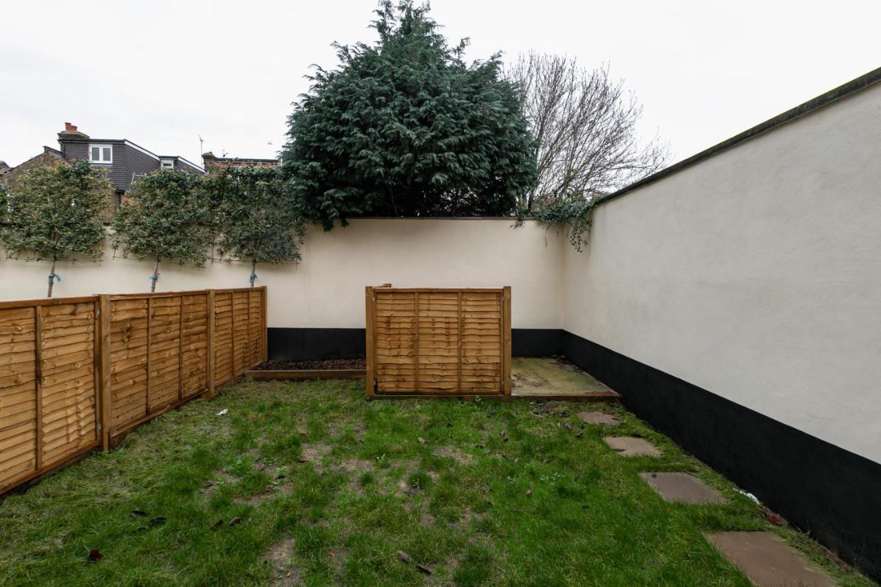 Skyvillion - London Enfield Chase Apartments With Parking & Wifi Luaran gambar