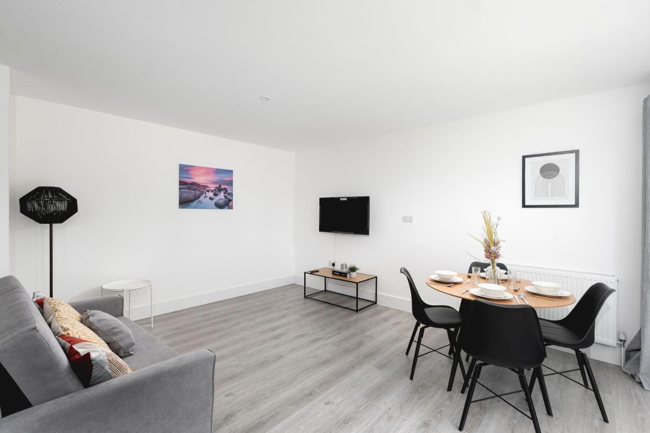 Skyvillion - London Enfield Chase Apartments With Parking & Wifi Luaran gambar