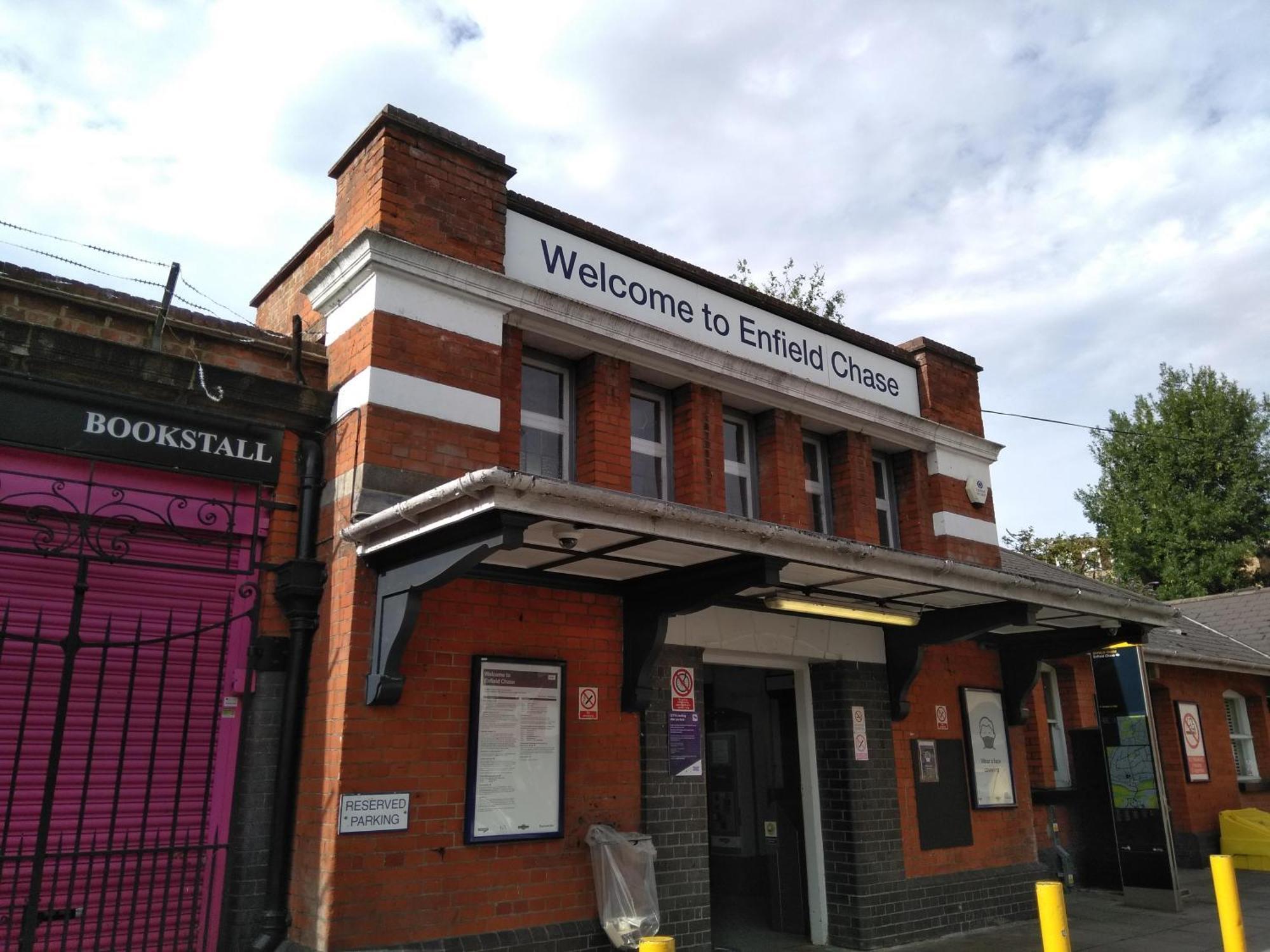 Skyvillion - London Enfield Chase Apartments With Parking & Wifi Luaran gambar